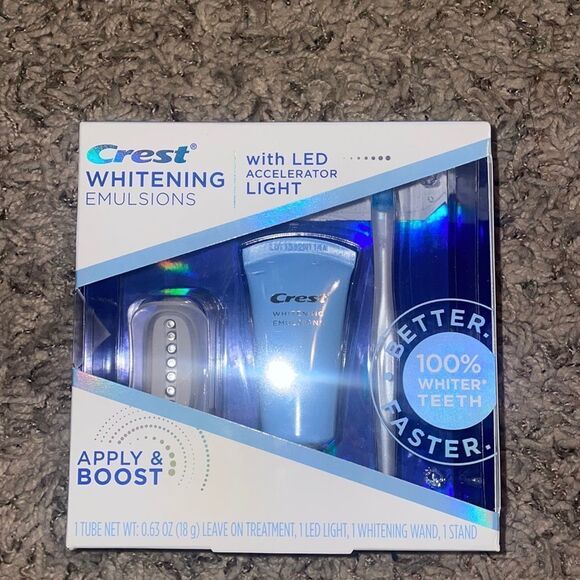 Crest LED Teeth Whitening Kit - Picture 2 of 12